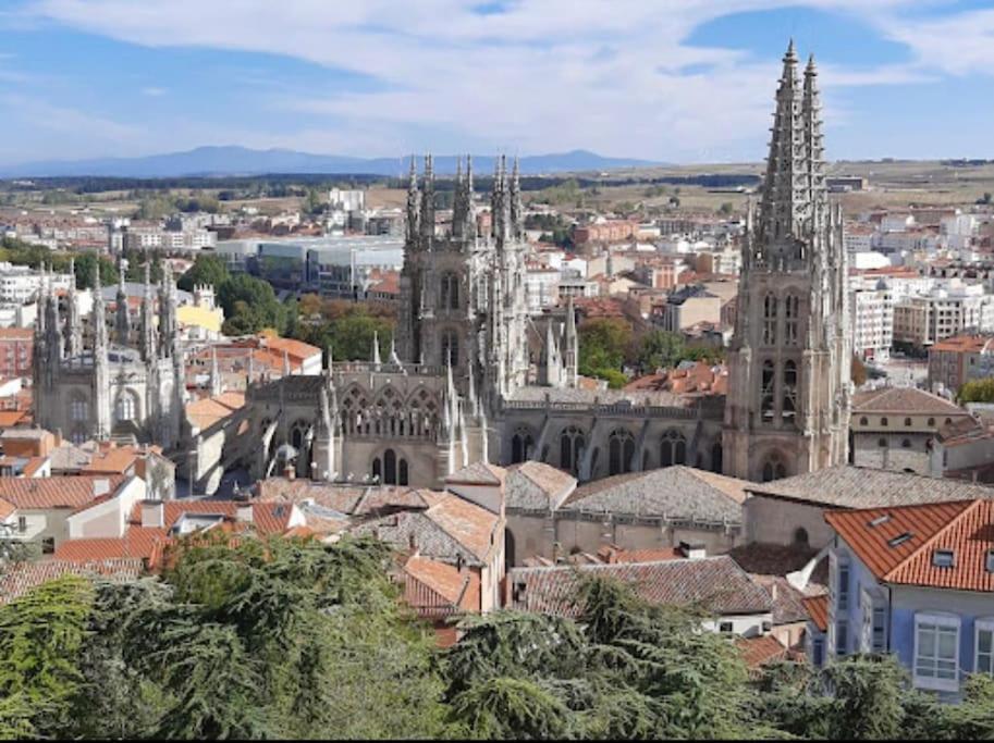 דירות Vivienda De Uso Turistico En El Corazon De Burgo מראה חיצוני תמונה